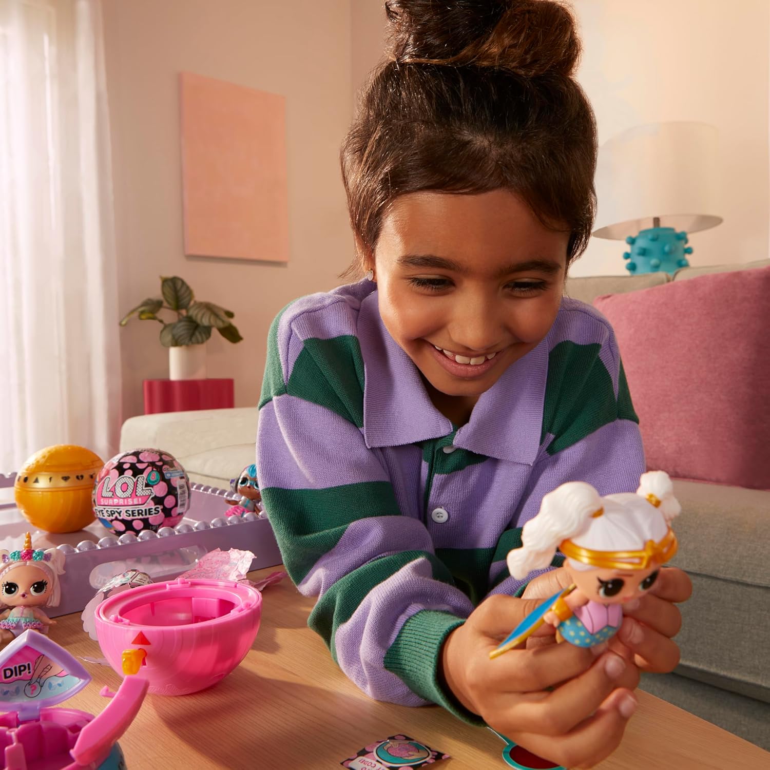 L.O.L. Surprise! Eye Spy Series Tots - Comprend 1 Poupée, Emballage Opaque, Changement de Couleur, Multiples Surprises à Découvrir, Vêtements et Accessoires Inclus, 8 Poupées à Collectionner